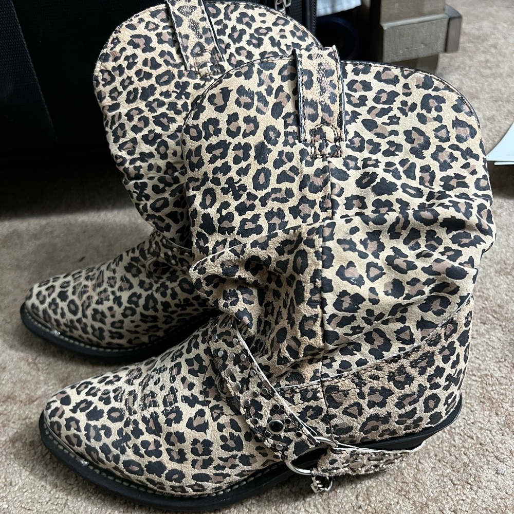 Shyanne leopard print western boots